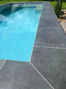 Poolumrandung