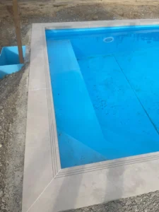 Poolumrandung
